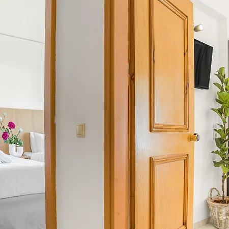 Socrates Aparthotel 3*